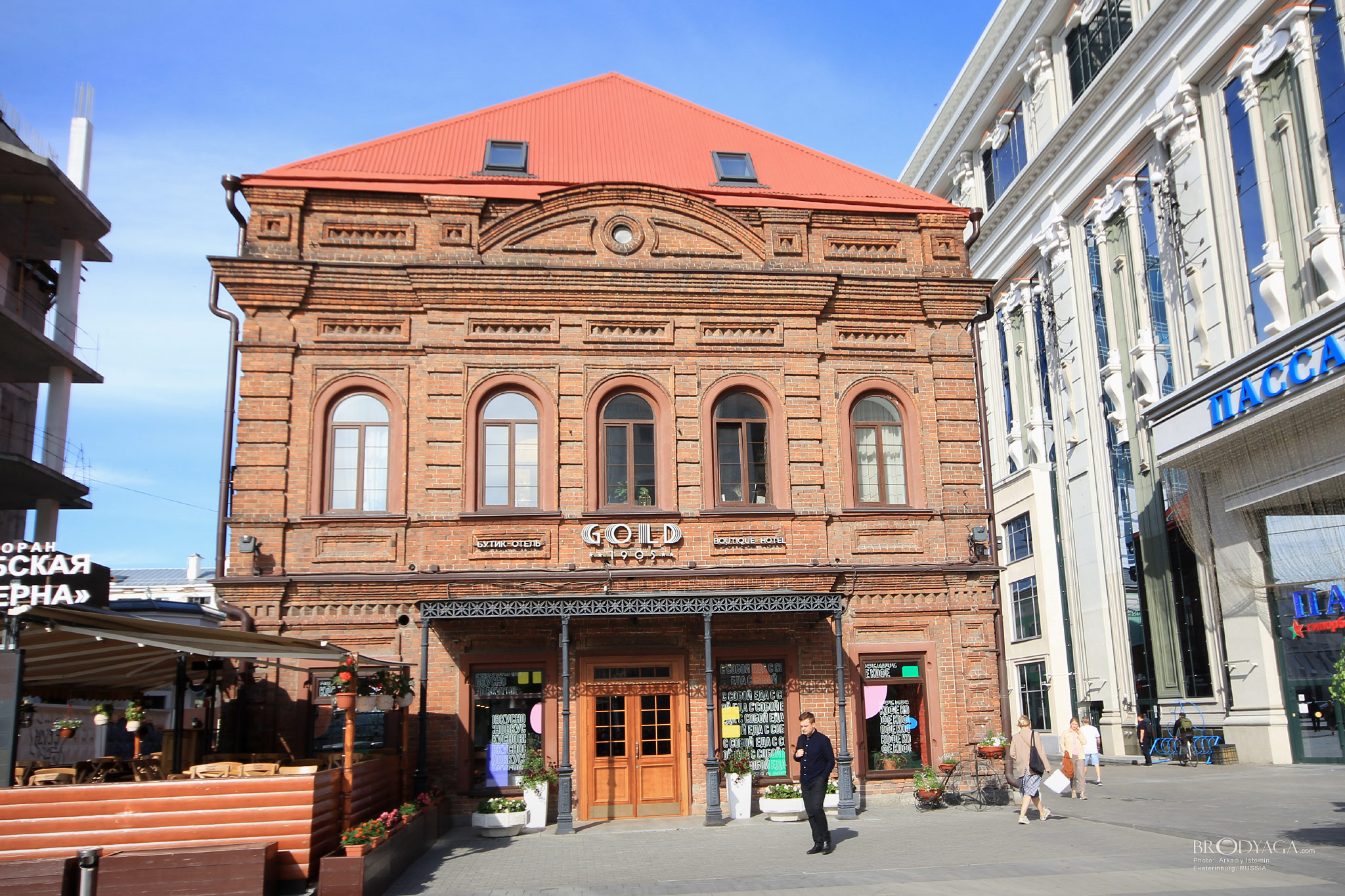 Торговое здание братьев Макаровых, Театральный 9, Екатеринбург (Ekaterinburg)